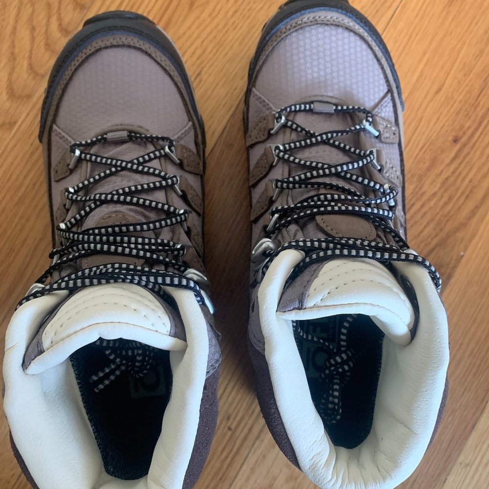 BRAND NEW Oboz Juniper Mid BDry Hiking Boots